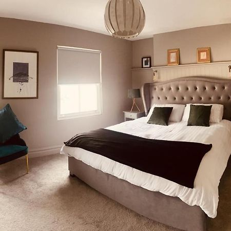 3 Bedroom Luxury Apartment Main Street Cashel  Exterior photo